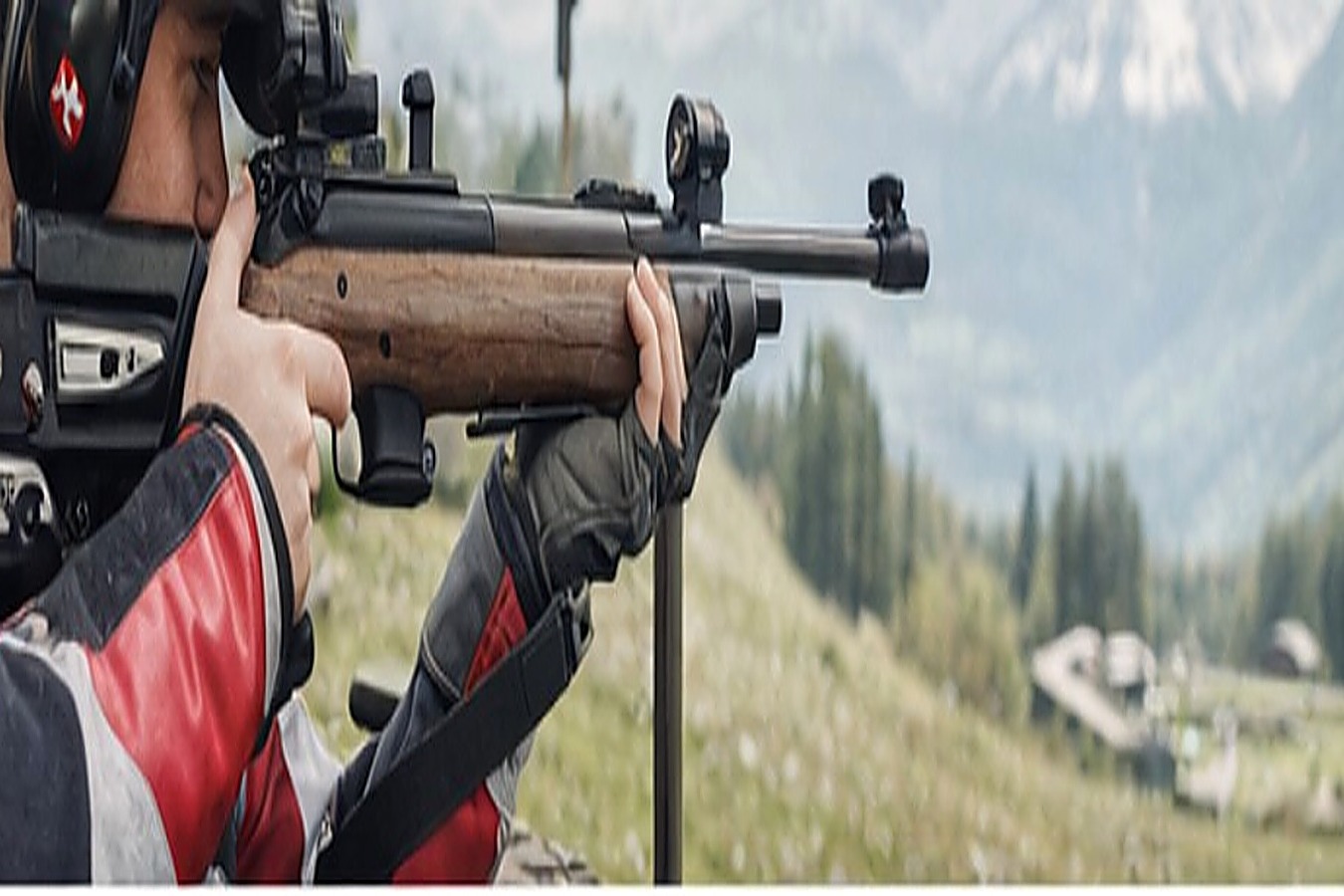 Schweizer Natur und Schiesssport mit Bergkulisse